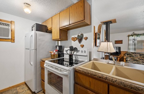 Rapid City Cabin | Adorable Cabin Thirty Minutes from Mt Rushmore - Super Clean Cabin On Canyon Lake Thirty Minutes from Mt Rushmore