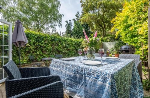 Wissington House | Adorable cottage with a log burner in heavenly village - Constable Lodge