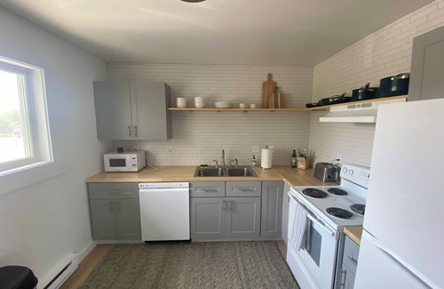 Bozeman Apartment | Adorable Duplex just one mile from Bozeman airport. 2-bedroom with 1 bath. 🛁