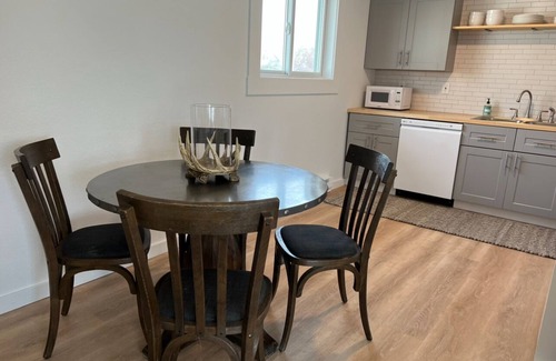 Bozeman Apartment | Adorable Duplex just one mile from Bozeman airport. 2-bedroom with 1 bath. 🛁