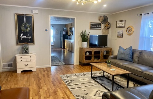 Warsaw House | Adorable home within walking distance of the Drake Harbor and Main Street!