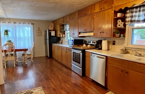 Warsaw House | Adorable home within walking distance of the Drake Harbor and Main Street!