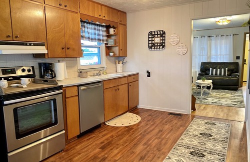 Warsaw House | Adorable home within walking distance of the Drake Harbor and Main Street!