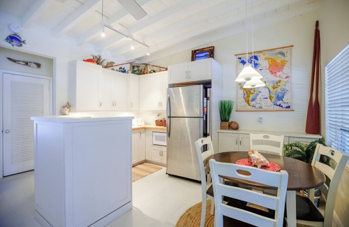 Little Venice House | Adorable Little Venice 1 Bedroom Cottage with dockage!
