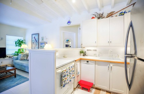 Little Venice House | Adorable Little Venice 1 Bedroom Cottage with dockage!