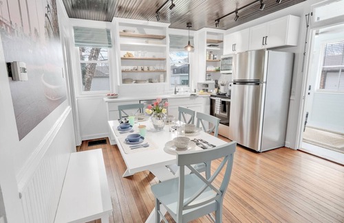 Pella House | Adorable Little Yellow House, Prime Location! Downtown Pella, IA