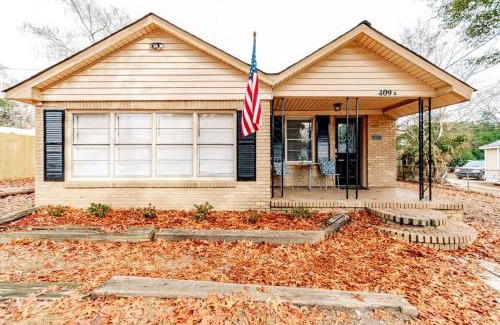 Columbia House | Adorable on Taylor-15 mins to Downtown- Front Unit