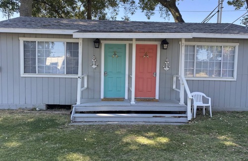 Walnut Grove Cottage | Adorable One Bedroom Cottage along the Sacramento River