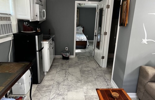 Palatka Cottage | Adorable tiny home on a canal that leads to the beautiful St. John’s River.