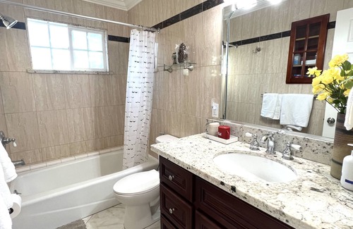 Garden Grove House | Adorable vacation unit near Disneyland