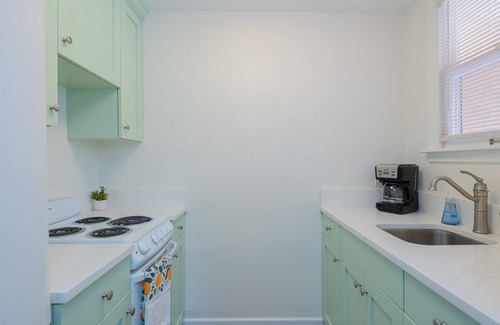 Dunedin Cottage | Adorable Villa 1 min to Downtown Dunedin