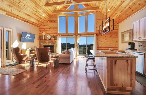 Turtletown Cabin | Adventure & Relaxation:Rafting, Hiking & S’mores!