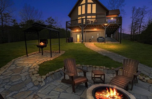 Turtletown Cabin | Adventure & Relaxation:Rafting, Hiking & S’mores!