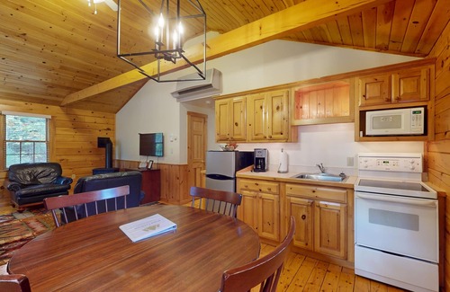 Northport Cabin | Adventure starts here in this dog-friendly cabin with kitchen, firepit & trails
