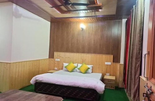 Gushaini Hotel | Adventurous trips hp