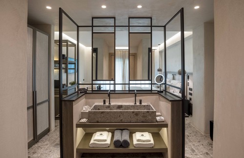 Ornos Hotel | Aeonic Suites and Spa