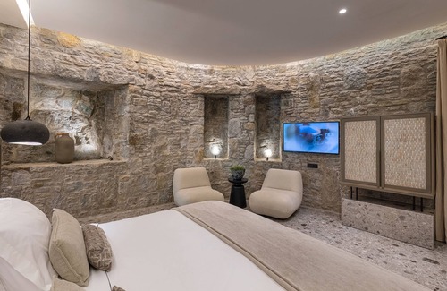 Ornos Hotel | Aeonic Suites and Spa