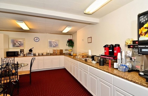 Ontario Hotel | Affordability Meets Comfort! Pool, Pet-friendly Property, Free Breakfast