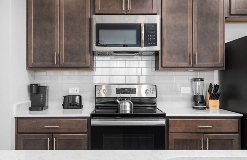 Fishers Apartment | Affordable 2-Bedroom Fishers *Pool View*