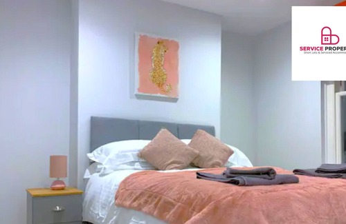 Faversham Apartment | Affordable 3BR Flat with FREE Parking