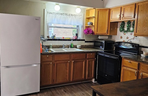 University City House | Affordable Peaceful Cozy House in STL