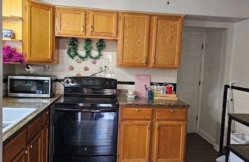 University City House | Affordable Peaceful Cozy House in STL