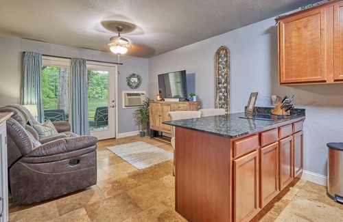 Mid America Condo | AFFORDABLE, RELAXING and LAKEFRONT! Stay on Lake Hamilton in Hot Springs!