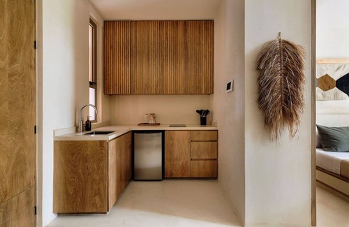 Zama Apartment | Aflora Quartz Loft Beach Club Access