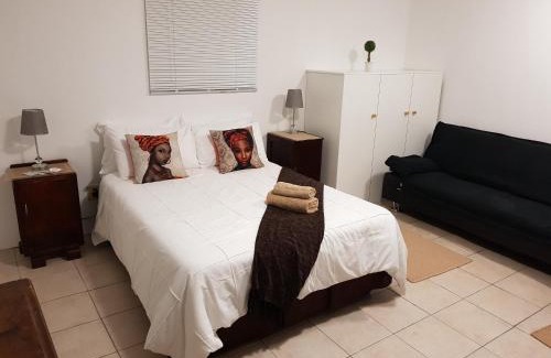 uMlalazi House | African Dwarf Kingfisher Guesthouse