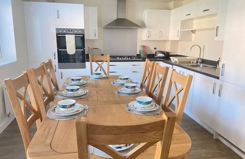 Newport Pagnell House | Agase Way - Stylish 4 Bed Home