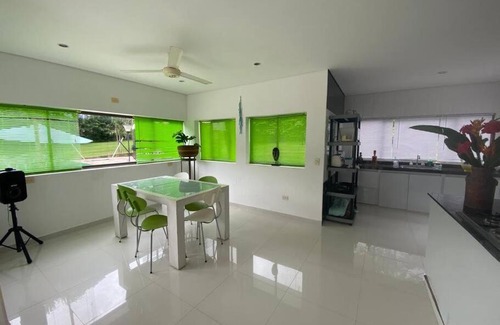 Restrepo House | Agradable y hermosa casa de campo con piscina.