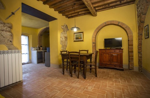 Guardistallo Apartment | Agriturismo Ai Massi - MAESTRALE Apartment (ground floor, two-room apartment)