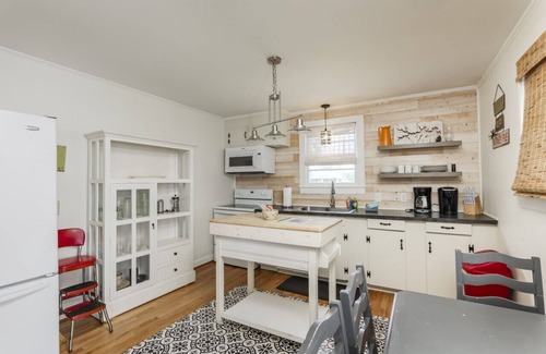 Prosperity House | AHmazing views, Private Dock, Kayaks, SUP, Arcade, and Boat Launch