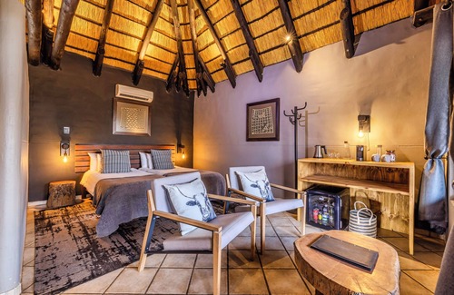Omaruru Cabin | Ai Aiba - The Rockpainting Lodge