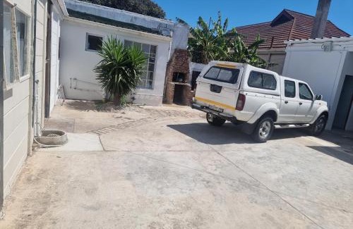 Port Elizabeth Central Apartment | AIDEN'S GUEST HOUSE