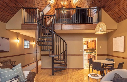 Pigeon Forge Resort | Ain't Misbehavin' is located in Woodridge Village in beautiful Pigeon Forge, TN