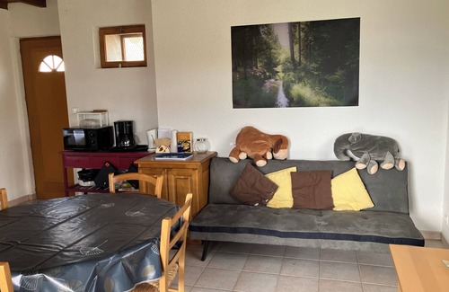 Abbenans Apartment | Air-conditioned apartment with covered terrace, 5km from Bournel golf course