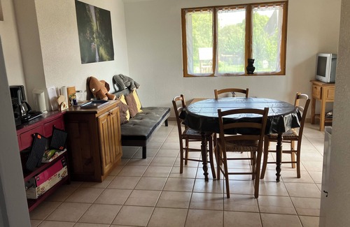 Abbenans Apartment | Air-conditioned apartment with covered terrace, 5km from Bournel golf course