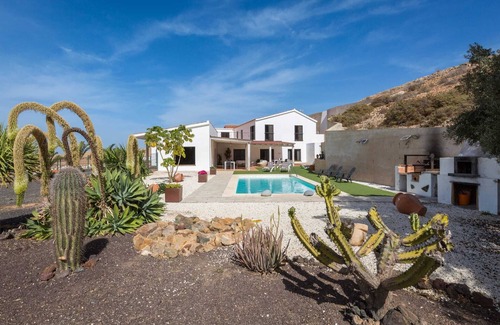 Pajara Villa | Air-Conditioned Villa "Selena" with Pool, Garden & Wi-Fi