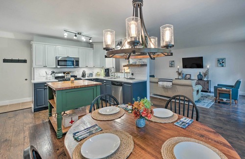 Lake Mills Cottage | Airy Cottage Close to Rock Lake w/Fire Pit!