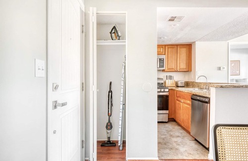 NoHo Arts District Apartment | Airy North Hollywood 2BR w/Gym & Pool, near TJ & shops, by Blueground