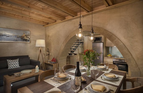 Old Town House | Akali Luxury House/Neoria Houses