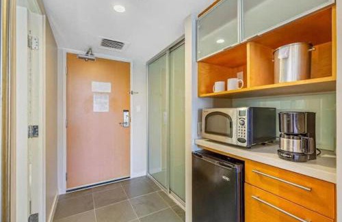 Ala Moana Apartment | Ala Moana Studio 804 Deluxe Mountain View Suite