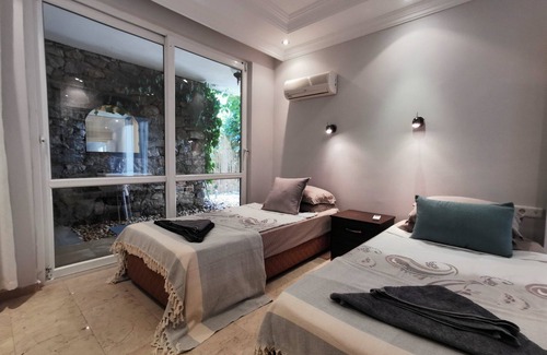 Bektas Villa | Alanya Castle View from a Pool @ 8BR Villa W/ Pool, Alanya Villa 1039