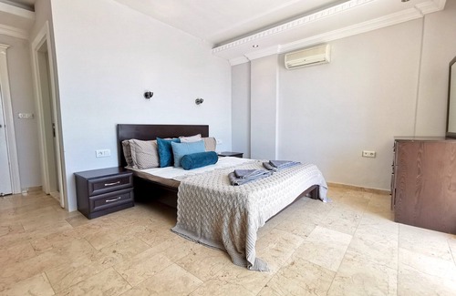 Bektas Villa | Alanya Castle View from a Pool @ 8BR Villa W/ Pool, Alanya Villa 1039