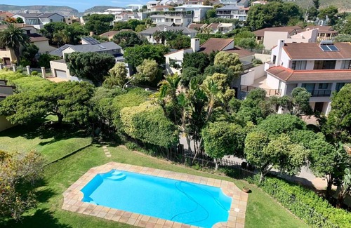 Robberg Beach Apartment | Alba Tramonto - 4 bed 3 bath - 100m to Robberg Beach & Large Patio