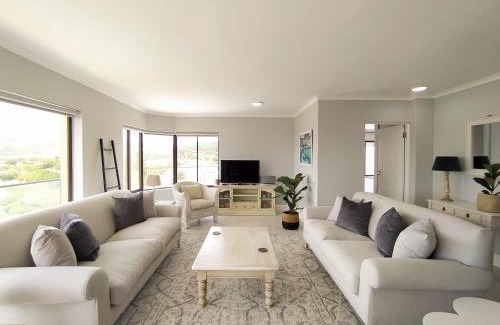 Robberg Beach Apartment | Alba Tramonto - 4 bed 3 bath - 100m to Robberg Beach & Large Patio