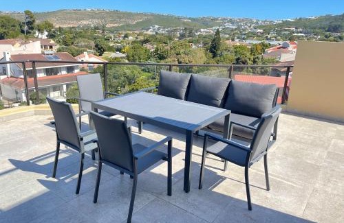 Robberg Beach Apartment | Alba Tramonto - 4 bed 3 bath - 100m to Robberg Beach & Large Patio