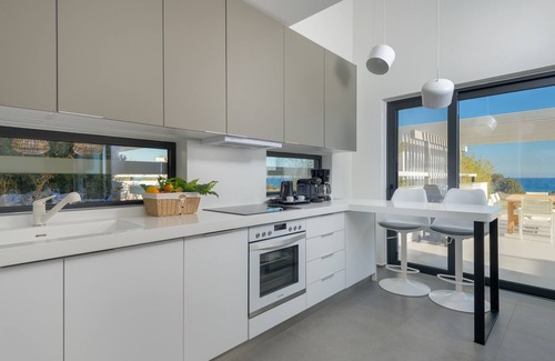 Gennadi Villa | Albatross Beach Front Villas