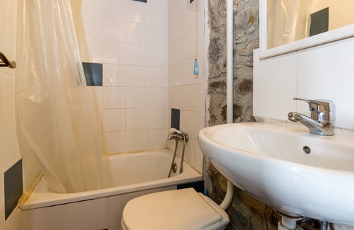 Salas de Pallars Apartment | Alberg La Solana - 11 - Double Room With Two Single Beds (2 Guests)
